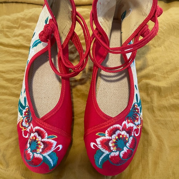 Shoes - NWOT Chinese floral canvas wedge shoes 255 US 8.5